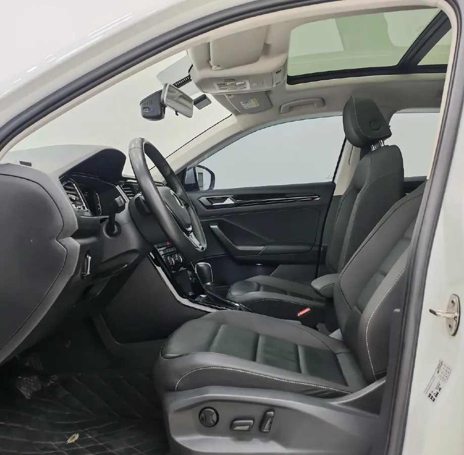 2022 Volkswagen T-Roc 1.4T 150HP L4 7DCT,autocango,china used car exporter,china ev exporter,chinese used car exporter,chinese used ev exporter