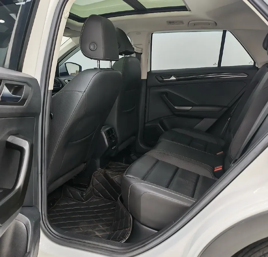 2022 Volkswagen T-Roc 1.4T 150HP L4 7DCT,autocango,china used car exporter,china ev exporter,chinese used car exporter,chinese used ev exporter