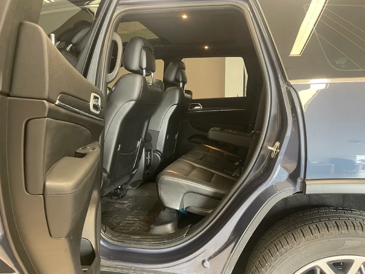 2020 Jeep Grand Cherokee 3.0L 234HP V6 8AT,autocango,china used car exporter,china ev exporter,chinese used car exporter,chinese used ev exporter