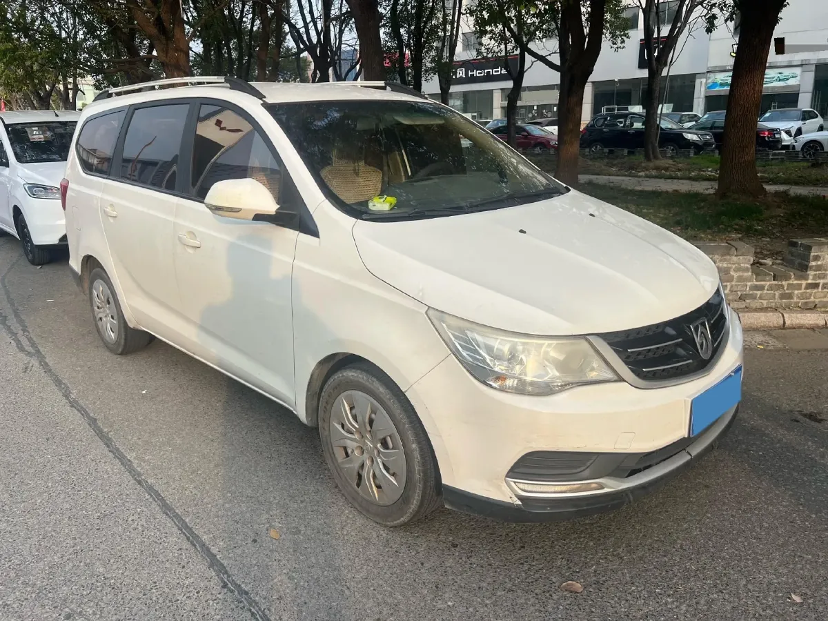 2016 BaoJun 730 1.5L 112HP L4 5MT,autocango,china used car exporter,china ev exporter,chinese used car exporter,chinese used ev exporter
