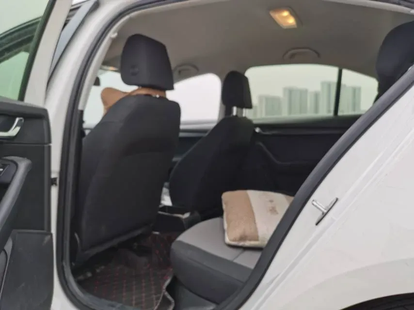 2017 Skoda Octavia 1.6L 110HP L4 6AT,autocango,china used car exporter,china ev exporter,chinese used car exporter,chinese used ev exporter