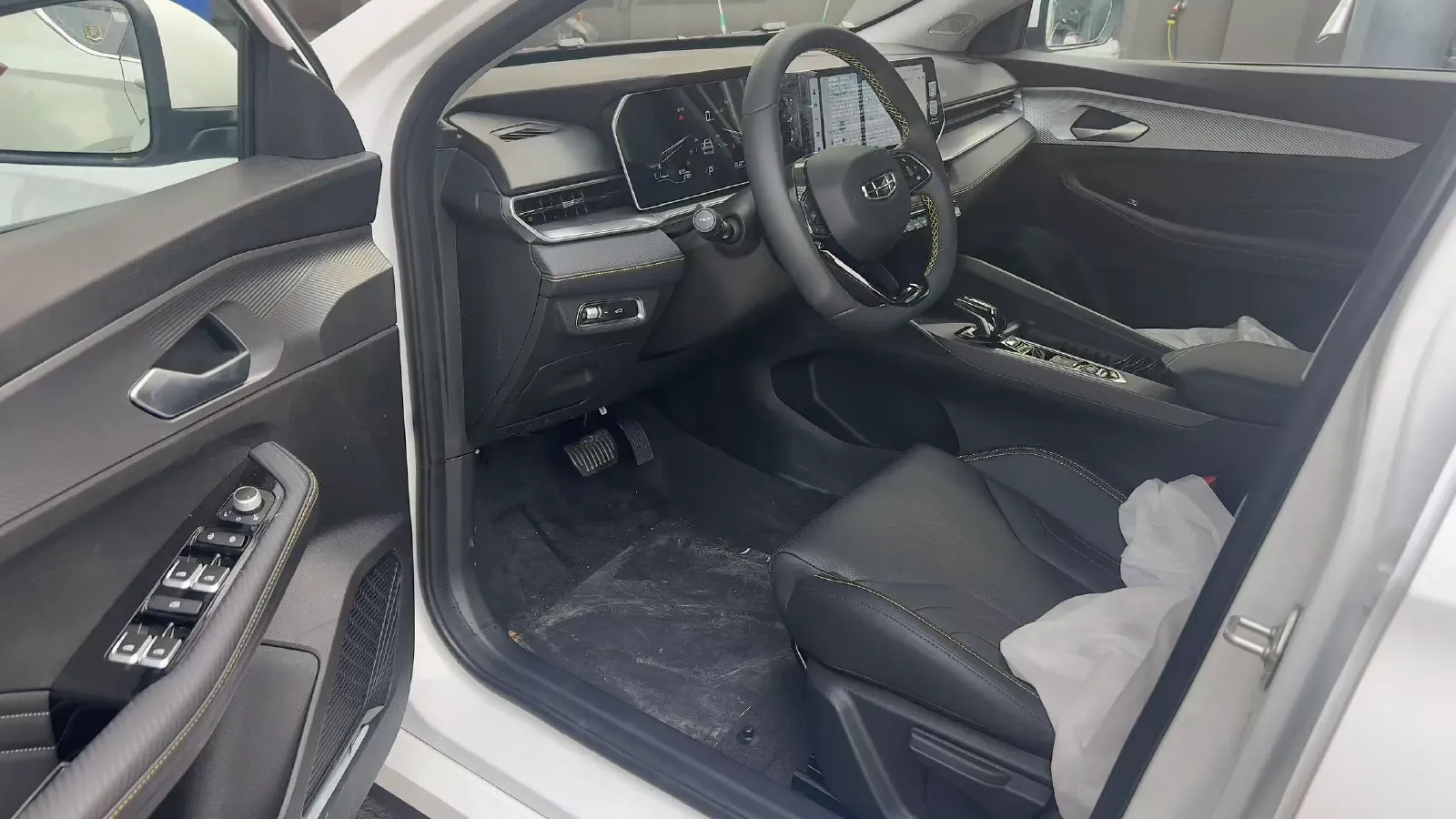 2024 Geely Binray 1.5T 181HP L4 7DCT,autocango,china used car exporter,china ev exporter,chinese used car exporter,chinese used ev exporter