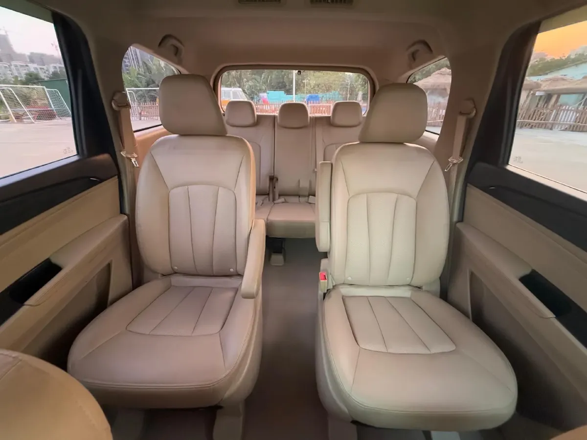 2017 BaoJun 730 1.5T 150HP L4 6MT,autocango,china used car exporter,china ev exporter,chinese used car exporter,chinese used ev exporter