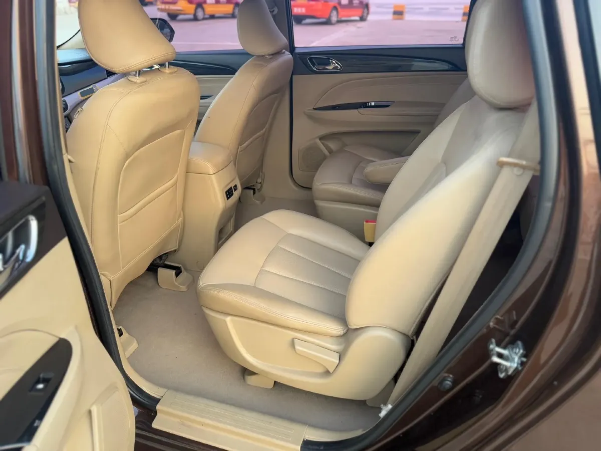 2017 BaoJun 730 1.5T 150HP L4 6MT,autocango,china used car exporter,china ev exporter,chinese used car exporter,chinese used ev exporter