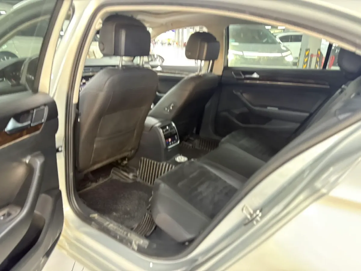 2017 Volkswagen Magotan 1.8T 180HP L4 7DCT,autocango,china used car exporter,china ev exporter,chinese used car exporter,chinese used ev exporter