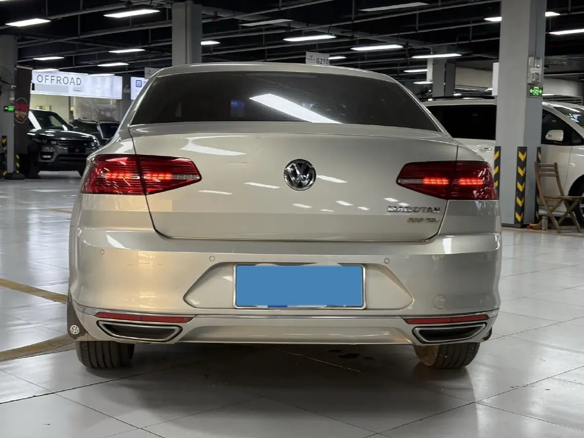 2017 Volkswagen Magotan 1.8T 180HP L4 7DCT,autocango,china used car exporter,china ev exporter,chinese used car exporter,chinese used ev exporter