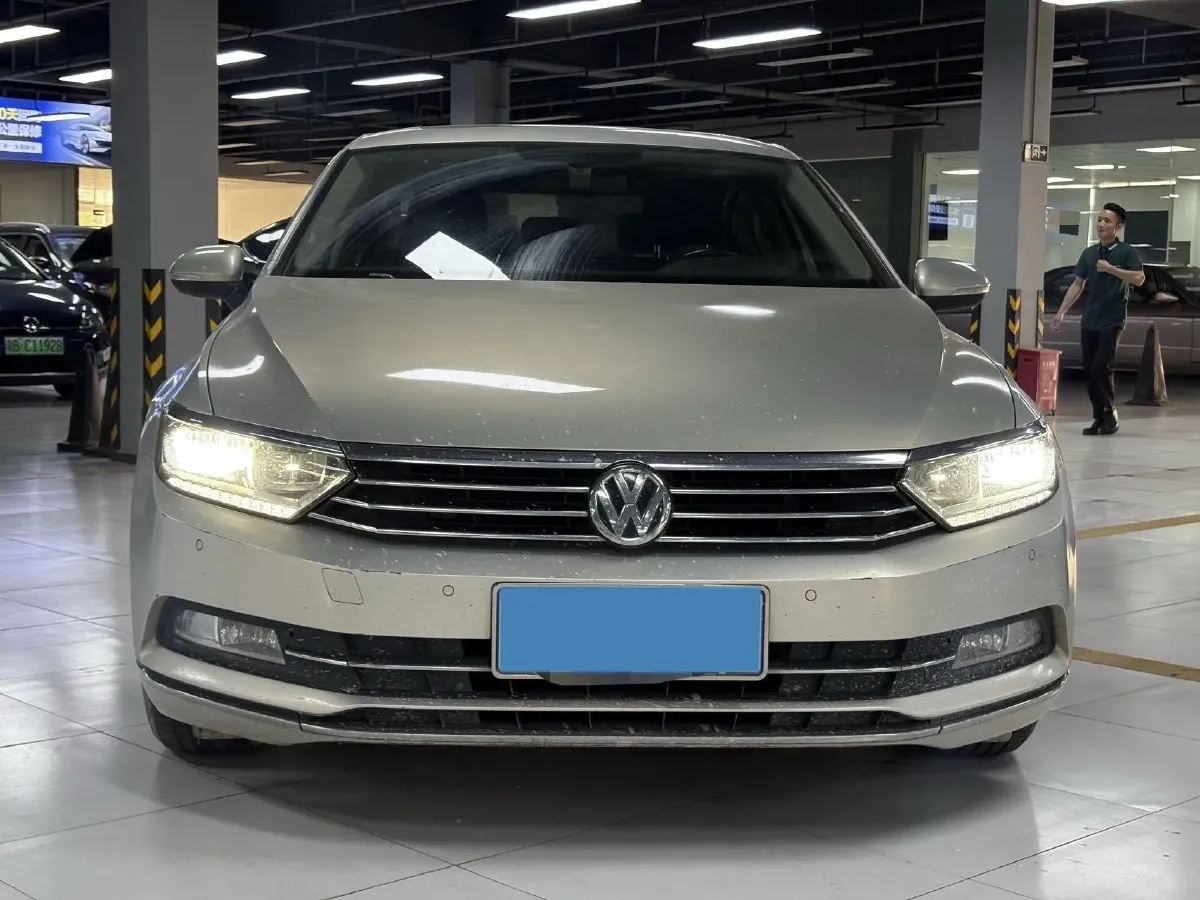 2017 Volkswagen Magotan 1.8T 180HP L4 7DCT,autocango,china used car exporter,china ev exporter,chinese used car exporter,chinese used ev exporter