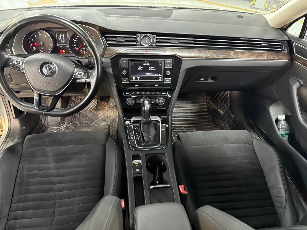 2017 Volkswagen Magotan 1.8T 180HP L4 7DCT,autocango,china used car exporter,china ev exporter,chinese used car exporter,chinese used ev exporter