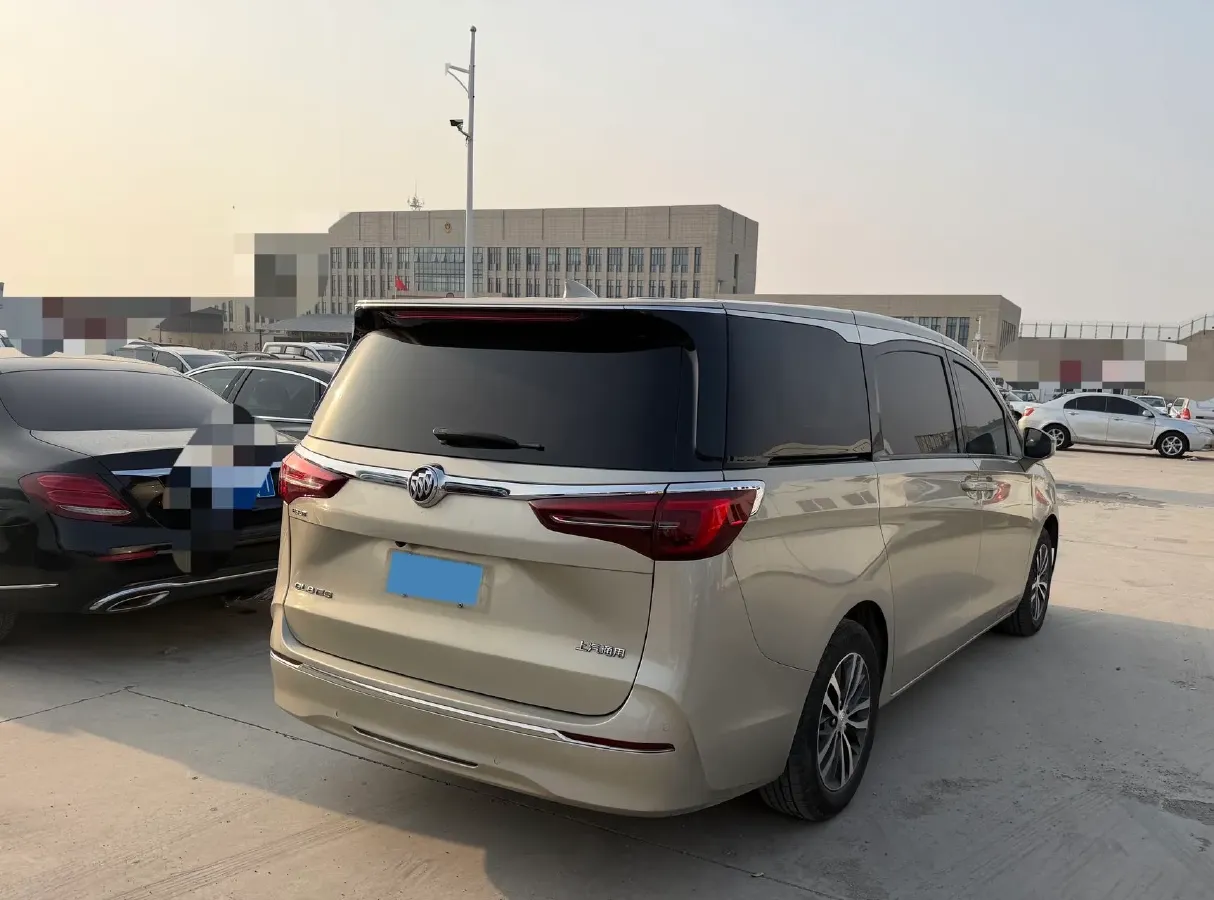 2022 Buick GL8 2.0T 237HP L4 9AT,autocango,china used car exporter,china ev exporter,chinese used car exporter,chinese used ev exporter