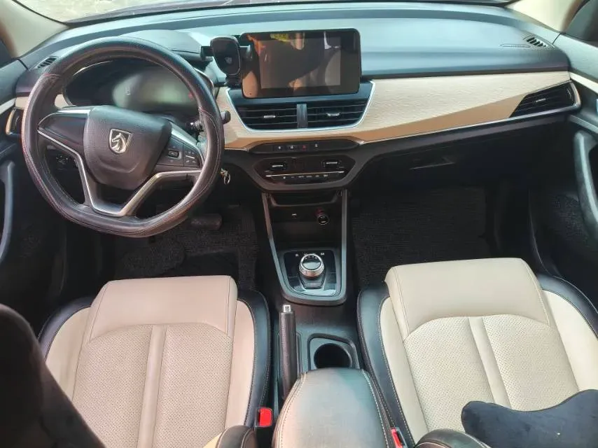 2018 BaoJun 530 1.5T 150HP L4 6MT,autocango,china used car exporter,china ev exporter,chinese used car exporter,chinese used ev exporter