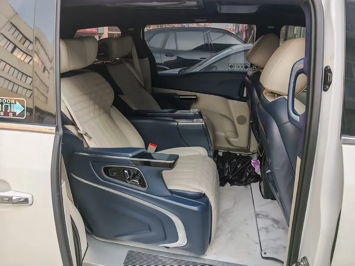 2023 Buick GL8 2.0T 237HP L4 9AT,autocango,china used car exporter,china ev exporter,chinese used car exporter,chinese used ev exporter