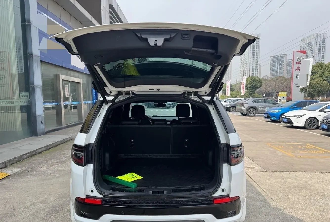 2020 Land Rover Discovery Sport 2.0T 249HP L4 9AT,autocango,china used car exporter,china ev exporter,chinese used car exporter,chinese used ev exporter