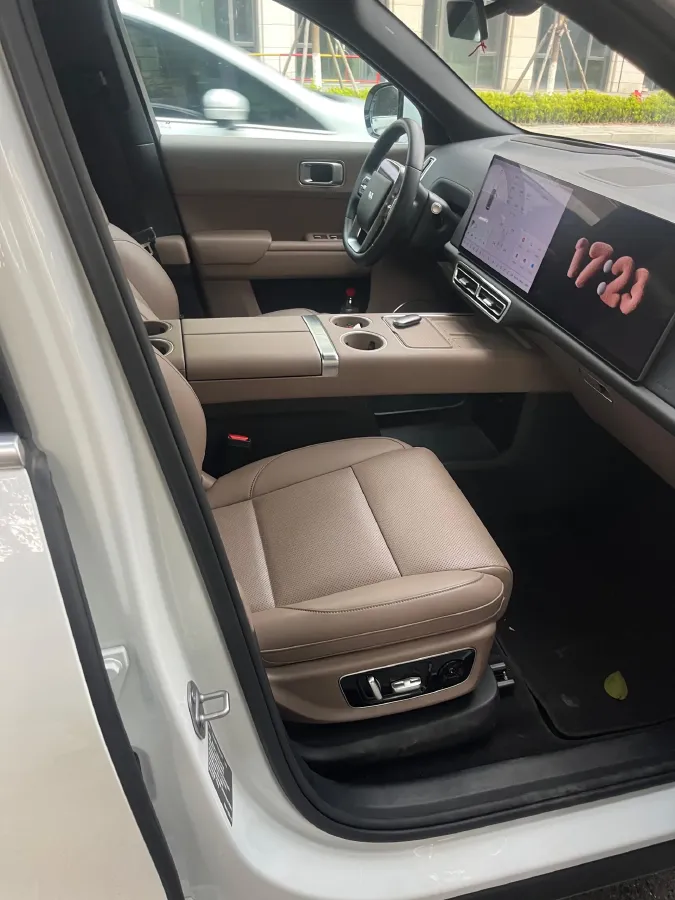 2025 Li L8 Range Extended 154HP REEV,autocango,china used car exporter,china ev exporter,chinese used car exporter,chinese used ev exporter