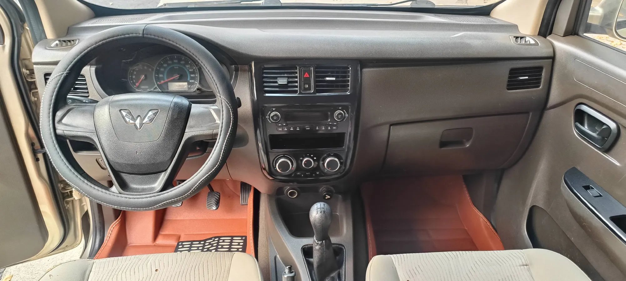 2019 WuLing HongGuang V 1.5L 105HP L4 5MT,autocango,china used car exporter,china ev exporter,chinese used car exporter,chinese used ev exporter