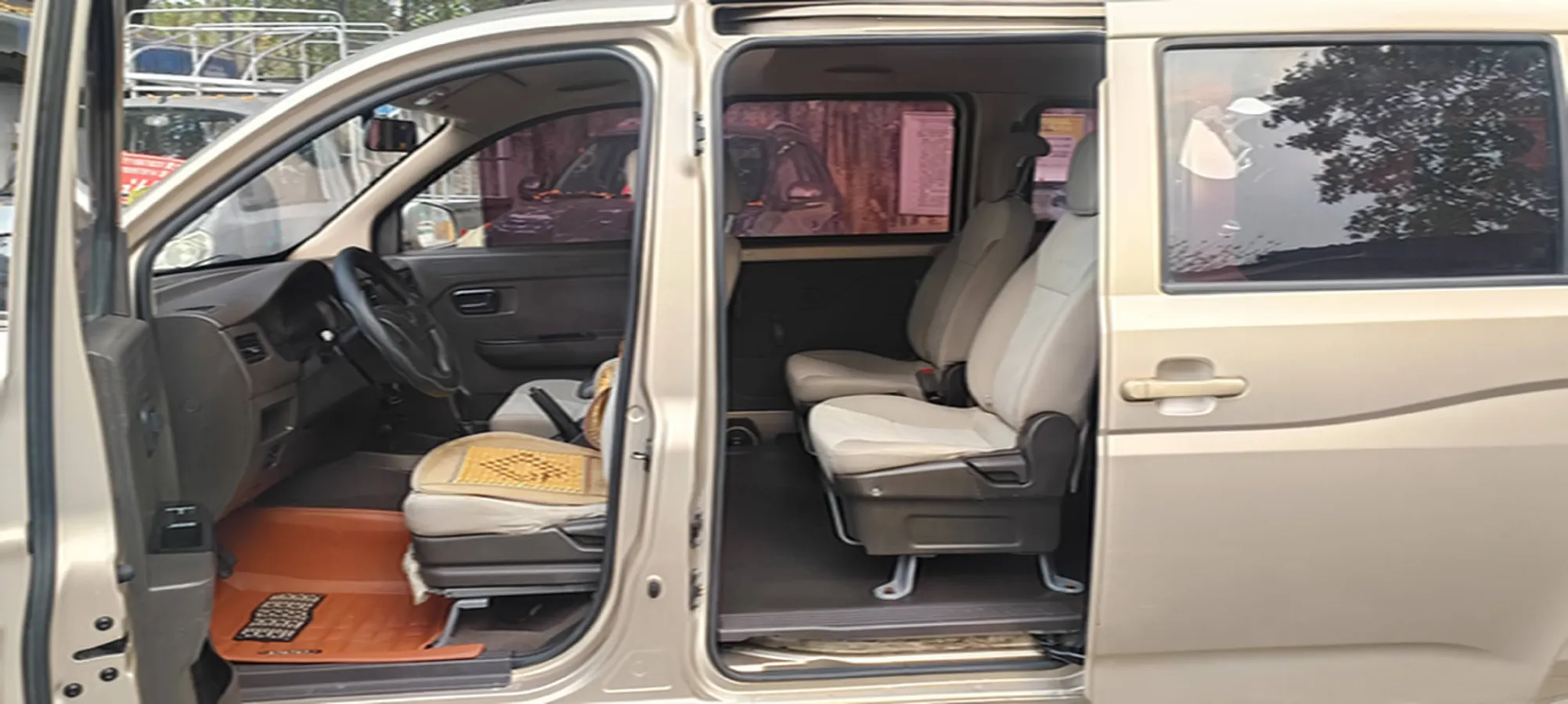 2019 WuLing HongGuang V 1.5L 105HP L4 5MT,autocango,china used car exporter,china ev exporter,chinese used car exporter,chinese used ev exporter