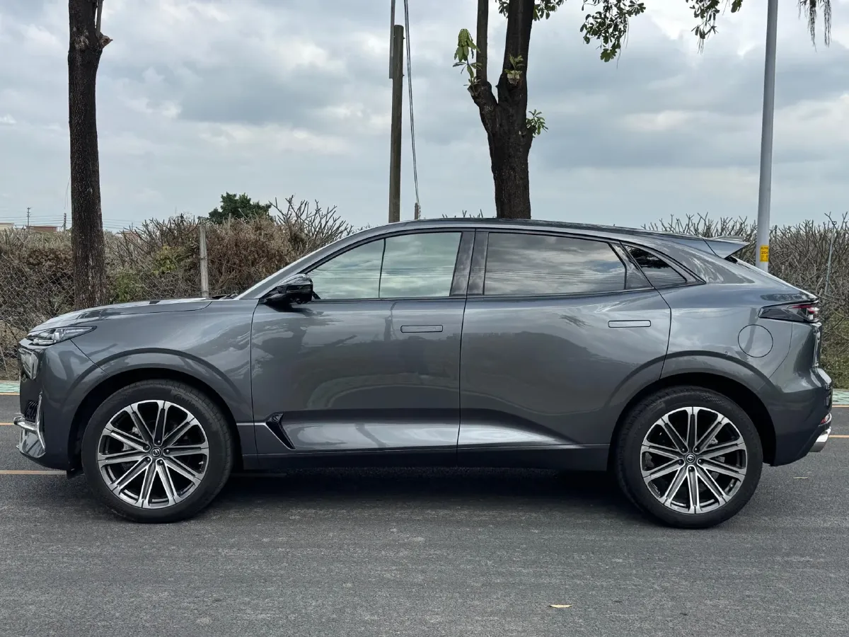 2021 ChangAn UNI-K 2.0T 233HP L4 8AT,autocango,china used car exporter,china ev exporter,chinese used car exporter,chinese used ev exporter