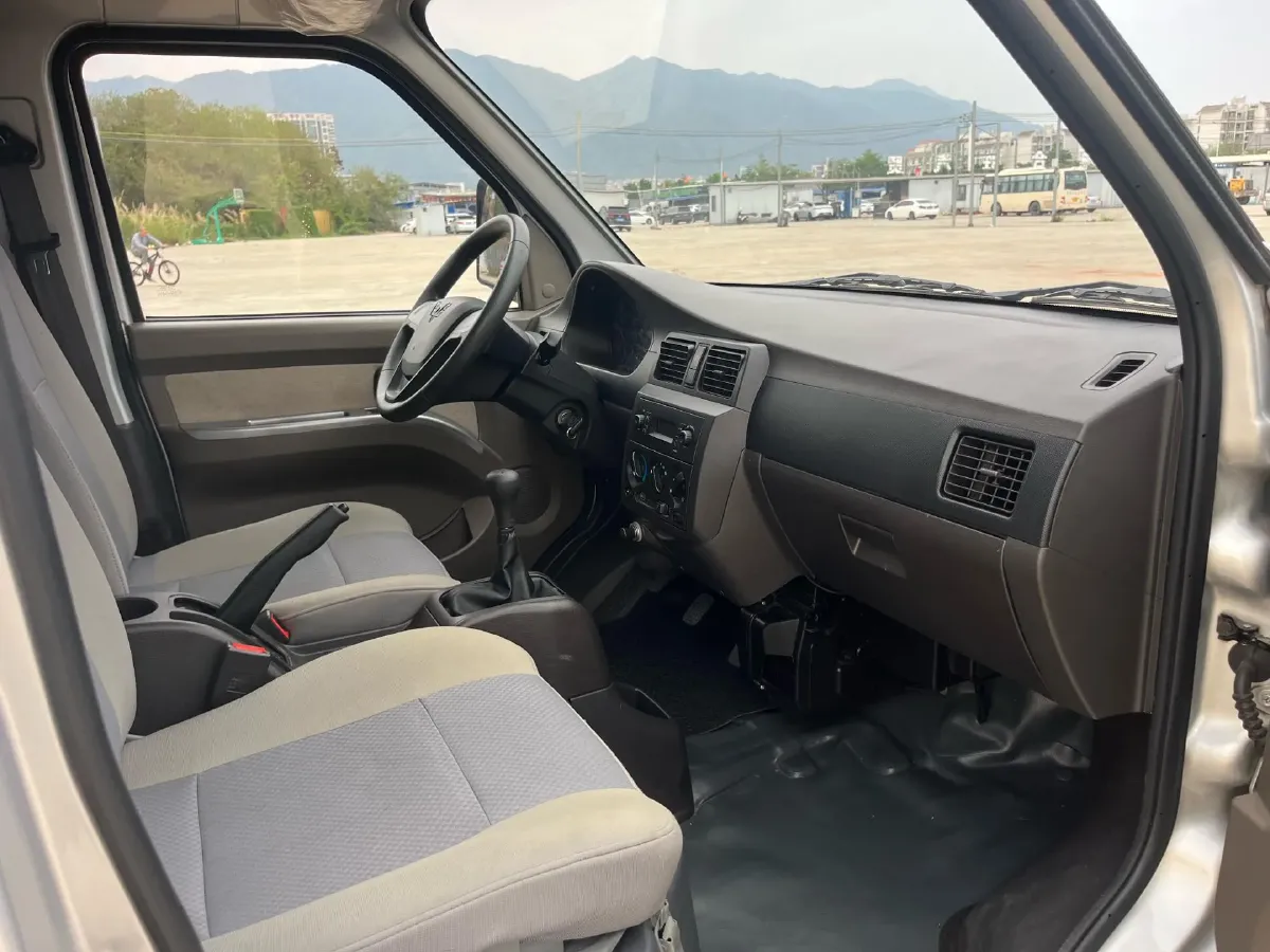 2021 WuLing RongGuang Mini Truck 1.5L 99HP L4 5MT,autocango,china used car exporter,china ev exporter,chinese used car exporter,chinese used ev exporter