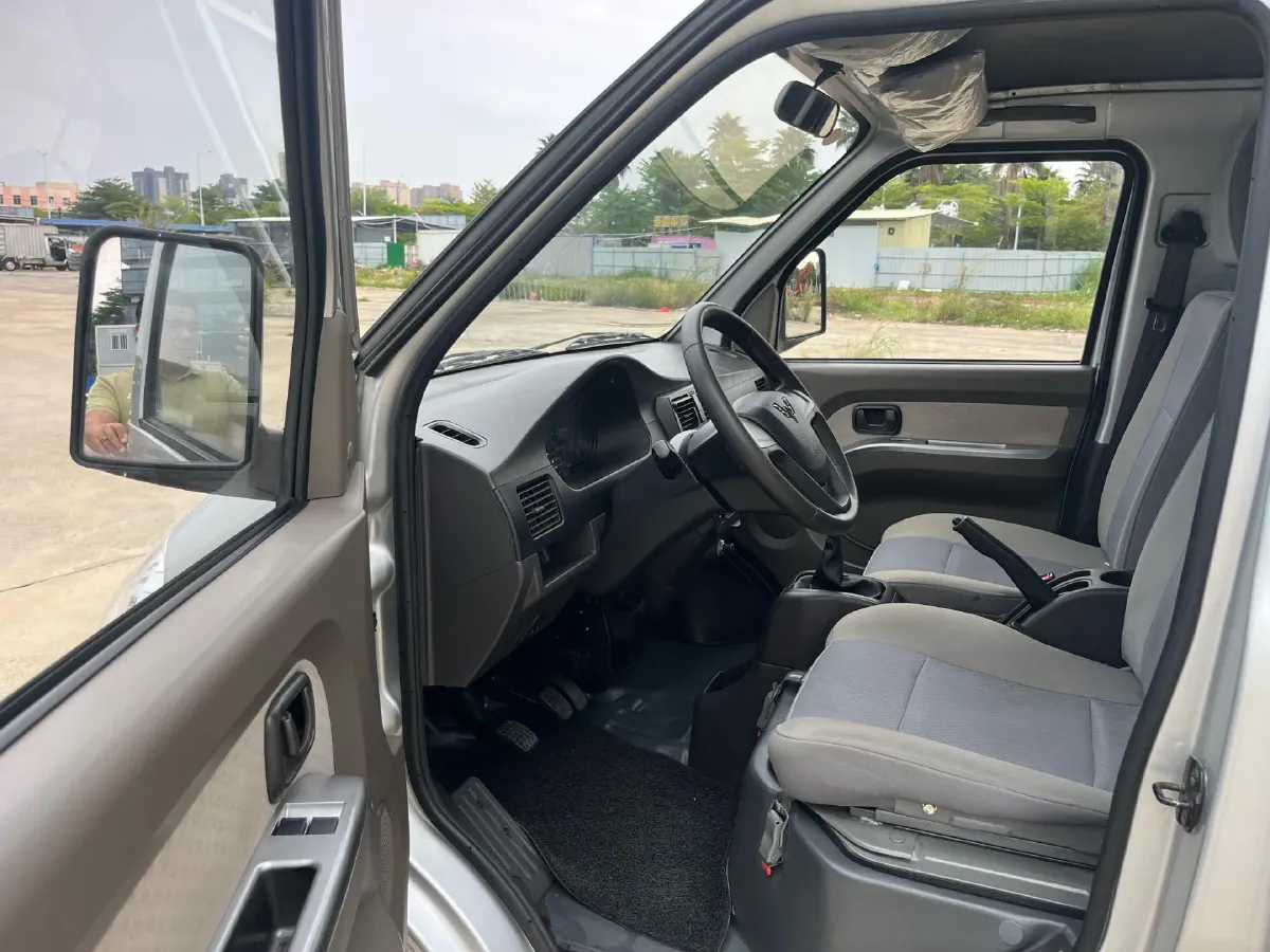 2021 WuLing RongGuang Mini Truck 1.5L 99HP L4 5MT,autocango,china used car exporter,china ev exporter,chinese used car exporter,chinese used ev exporter