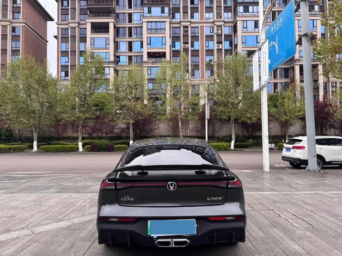 2024 ChangAn UNI-V iDD 1.5L 110HP L4 E-CVT PHEV 18.99KWH,autocango,china used car exporter,china ev exporter,chinese used car exporter,chinese used ev exporter