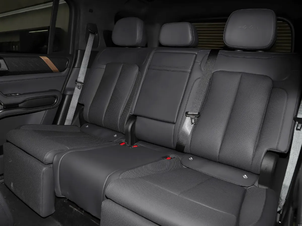 2025 FangChengBao Bao 8 2.0T 245HP L4 E-CVT PHEV,autocango,china used car exporter,china ev exporter,chinese used car exporter,chinese used ev exporter