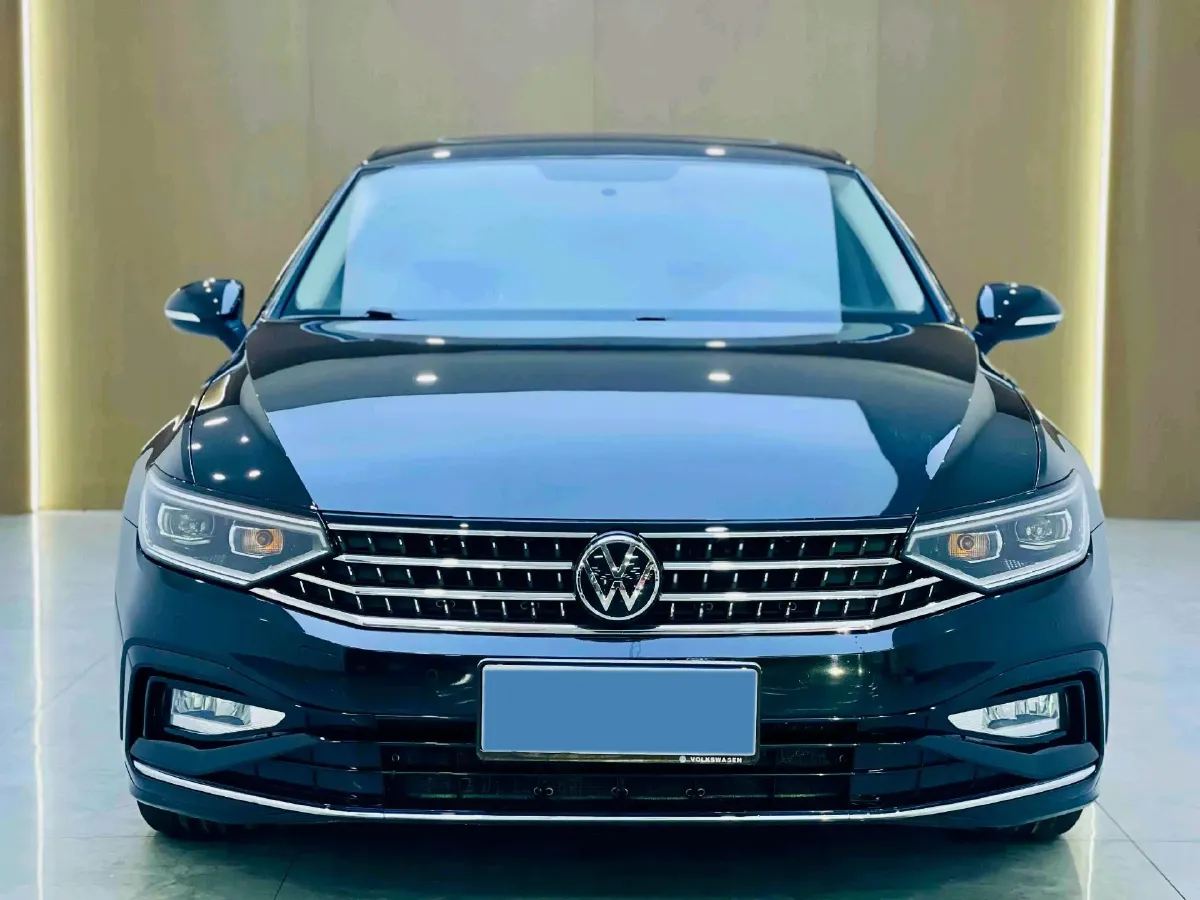 2023 Volkswagen Magotan 1.4T 150HP L4 7DCT,autocango,china used car exporter,china ev exporter,chinese used car exporter,chinese used ev exporter