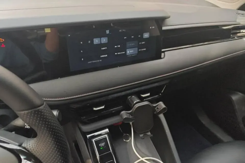 2023 Roewe i5 1.5L 129HP L4 CVT,autocango,china used car exporter,china ev exporter,chinese used car exporter,chinese used ev exporter