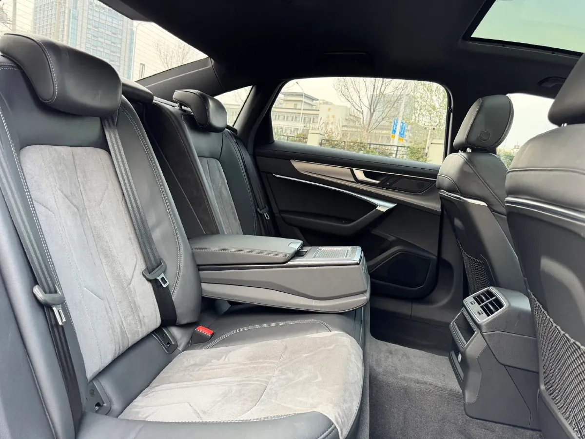 2020 Audi A6L 2.0T 190HP L4 7DCT,autocango,china used car exporter,china ev exporter,chinese used car exporter,chinese used ev exporter