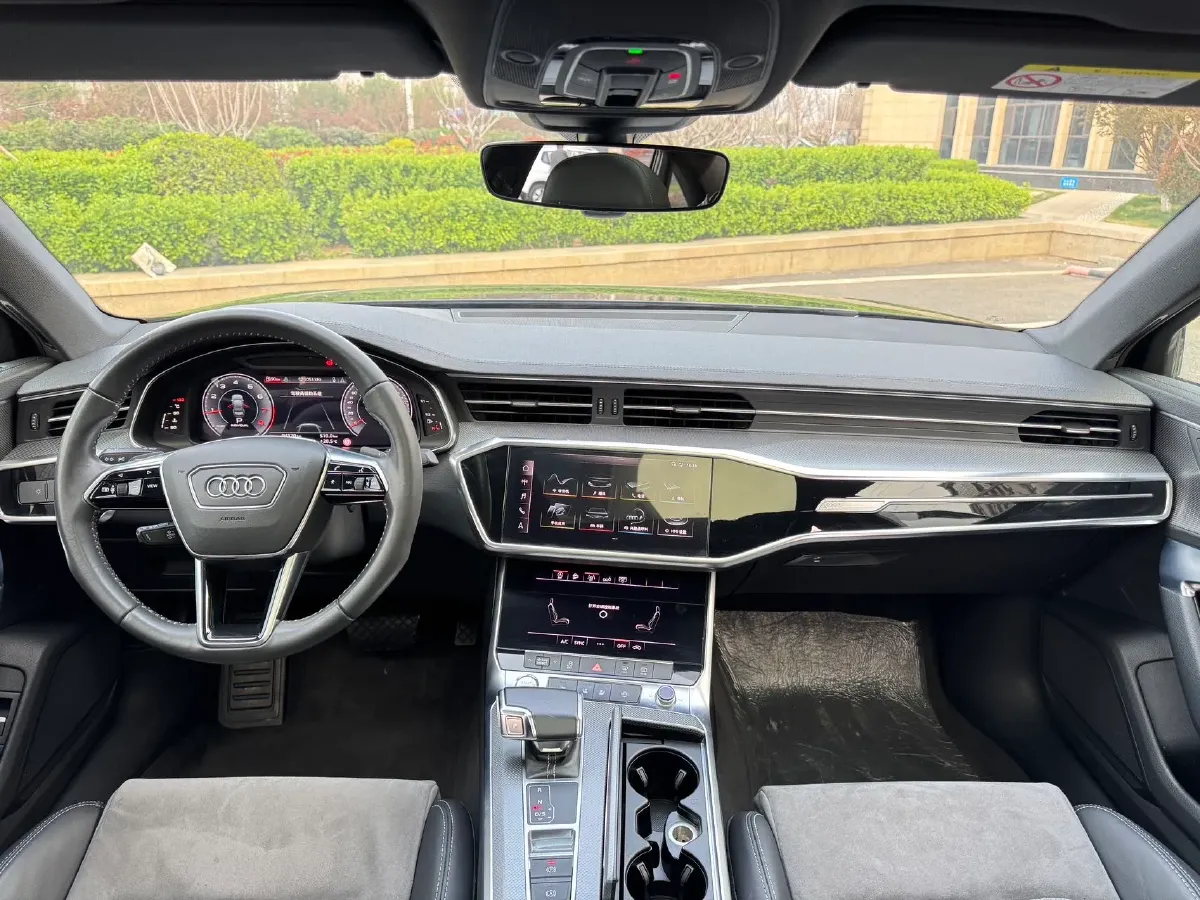 2020 Audi A6L 2.0T 190HP L4 7DCT,autocango,china used car exporter,china ev exporter,chinese used car exporter,chinese used ev exporter