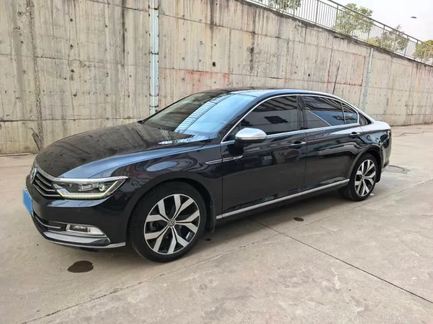 2018 Volkswagen Magotan 1.8T 180HP L4 7DCT,autocango,china used car exporter,china ev exporter,chinese used car exporter,chinese used ev exporter