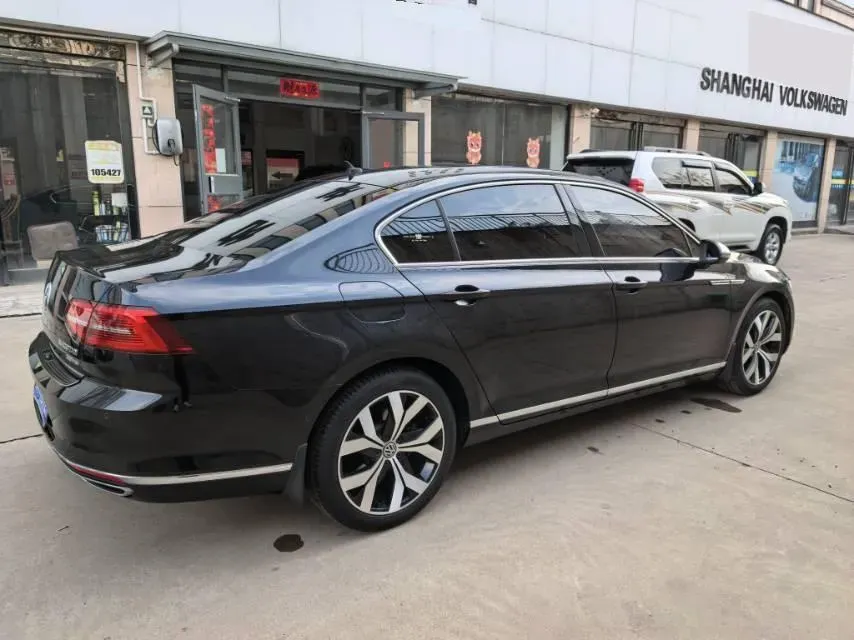 2018 Volkswagen Magotan 1.8T 180HP L4 7DCT,autocango,china used car exporter,china ev exporter,chinese used car exporter,chinese used ev exporter