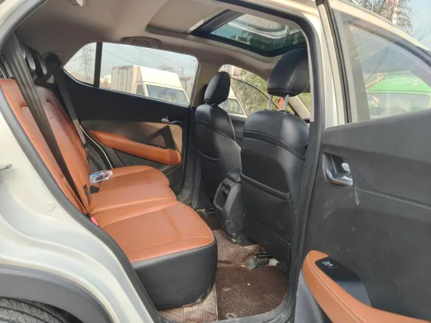 2019 BaoJun 730 1.5L 105HP L4 6MT,autocango,china used car exporter,china ev exporter,chinese used car exporter,chinese used ev exporter