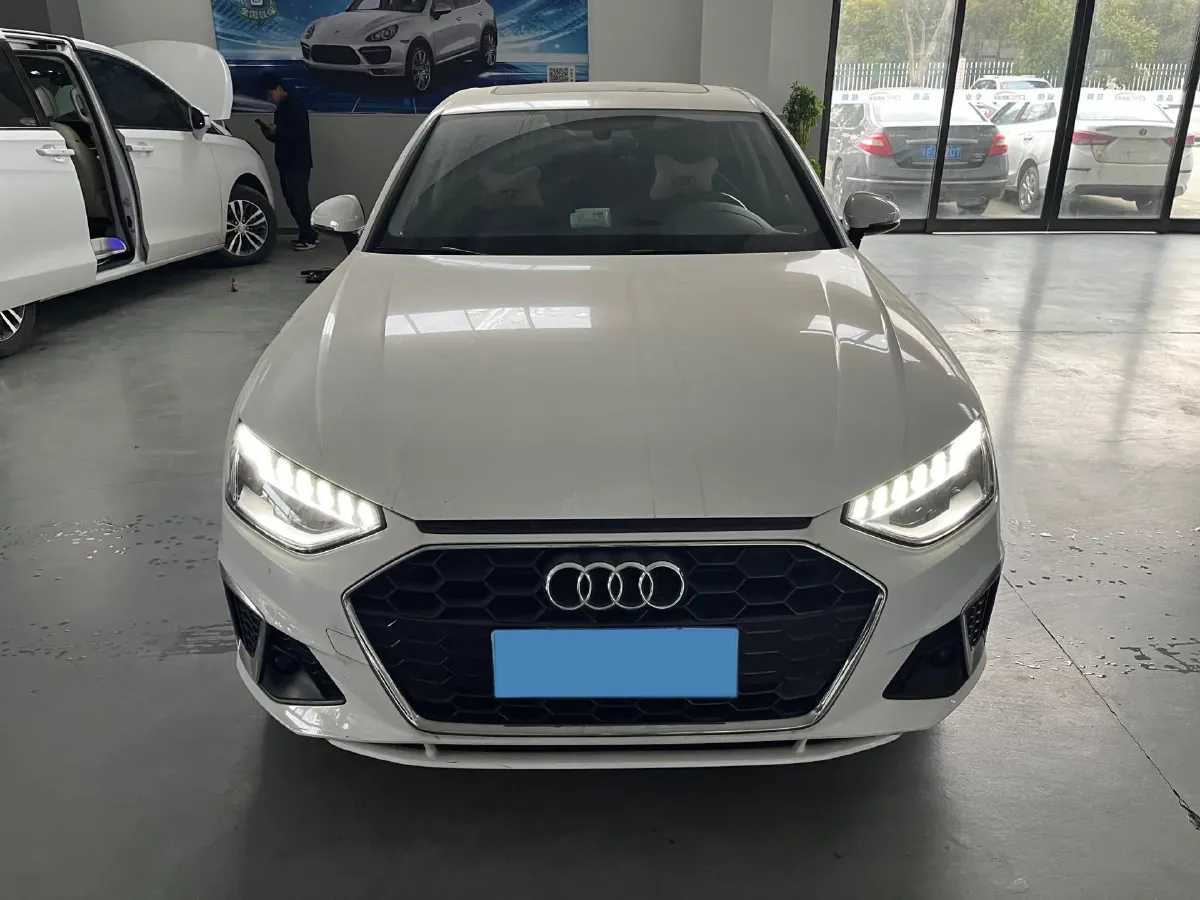 2022 Audi A4L 2.0T 190HP L4 7DCT,autocango,china used car exporter,china ev exporter,chinese used car exporter,chinese used ev exporter