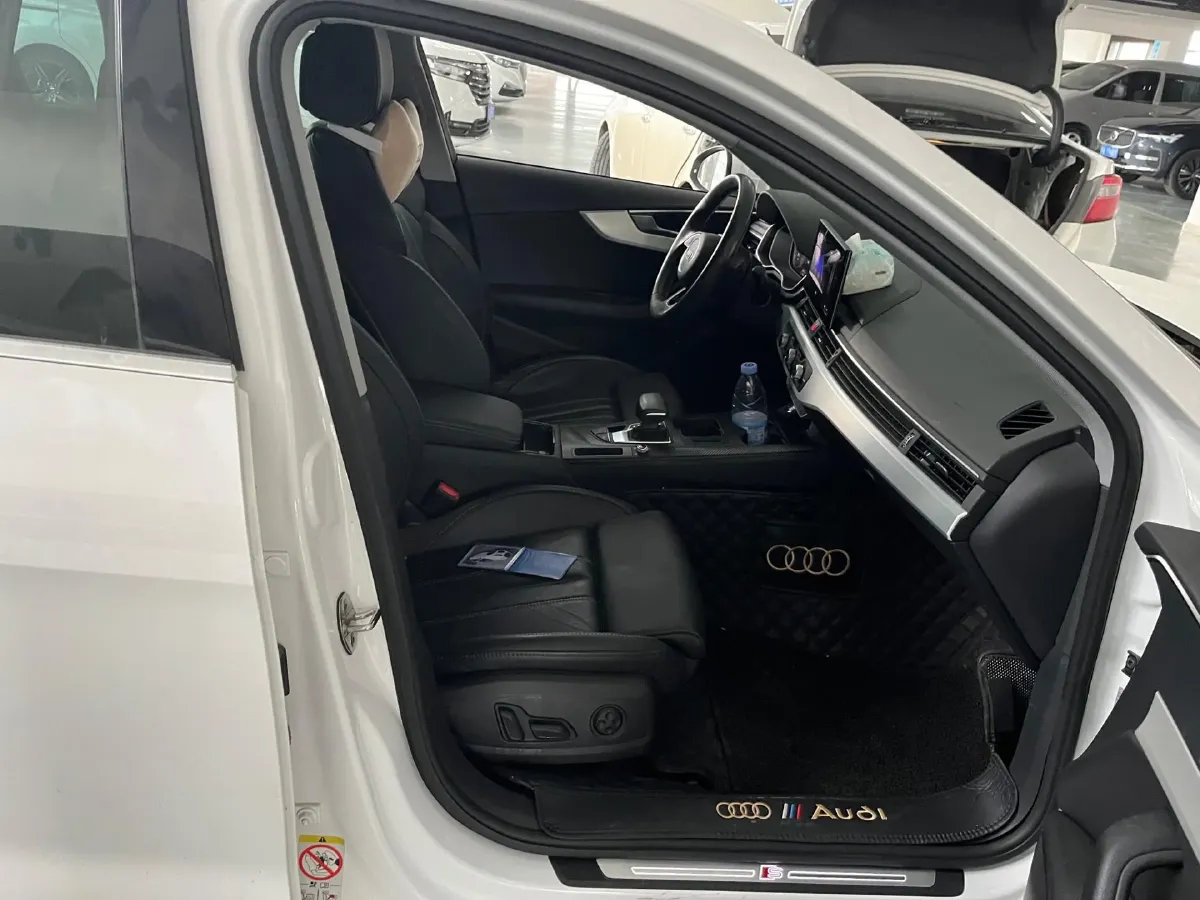 2022 Audi A4L 2.0T 190HP L4 7DCT,autocango,china used car exporter,china ev exporter,chinese used car exporter,chinese used ev exporter
