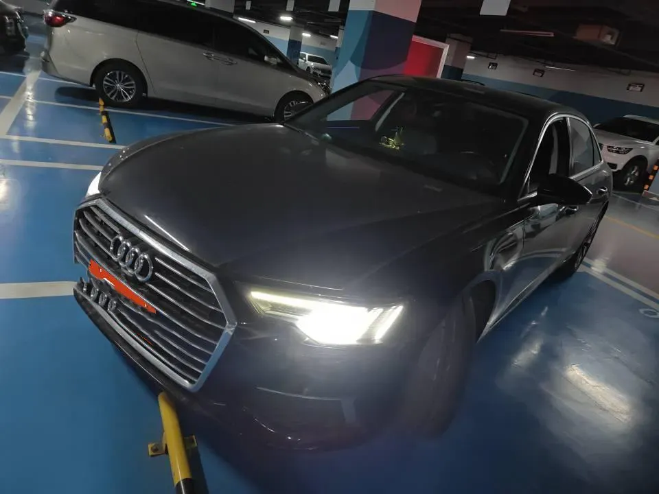 2022 Audi A6L 2.0T 224HP L4 7DCT,autocango,china used car exporter,china ev exporter,chinese used car exporter,chinese used ev exporter