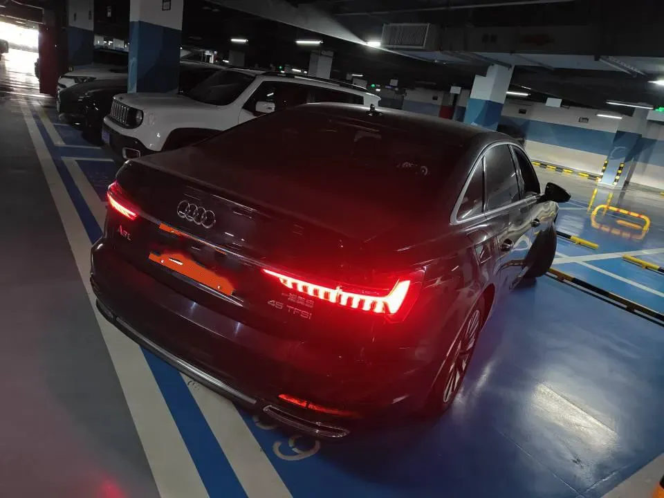 2022 Audi A6L 2.0T 224HP L4 7DCT,autocango,china used car exporter,china ev exporter,chinese used car exporter,chinese used ev exporter