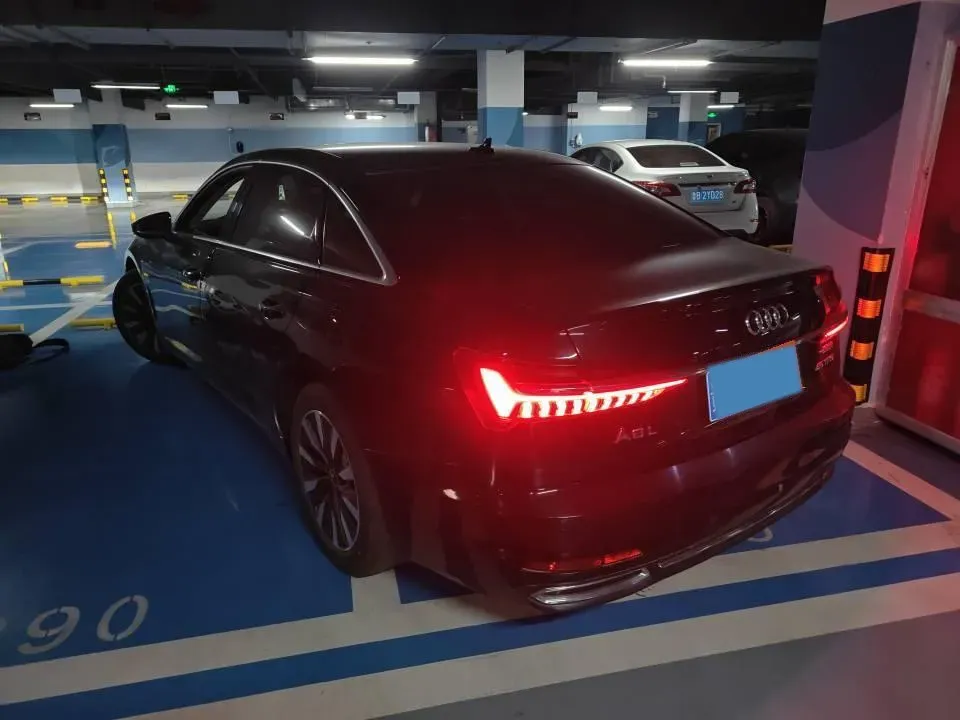2022 Audi A6L 2.0T 224HP L4 7DCT,autocango,china used car exporter,china ev exporter,chinese used car exporter,chinese used ev exporter