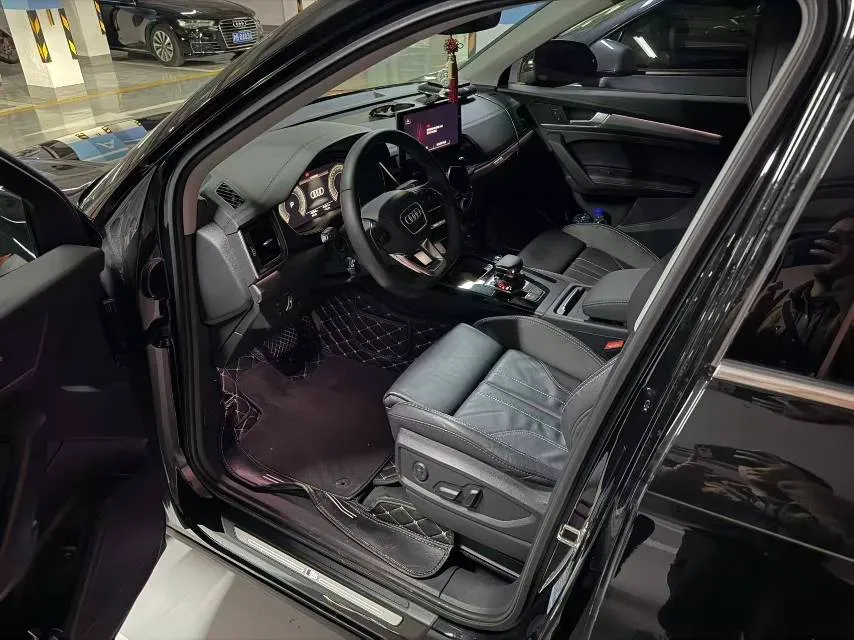 2022 Audi Q5L 2.0T 190HP L4 7DCT,autocango,china used car exporter,china ev exporter,chinese used car exporter,chinese used ev exporter