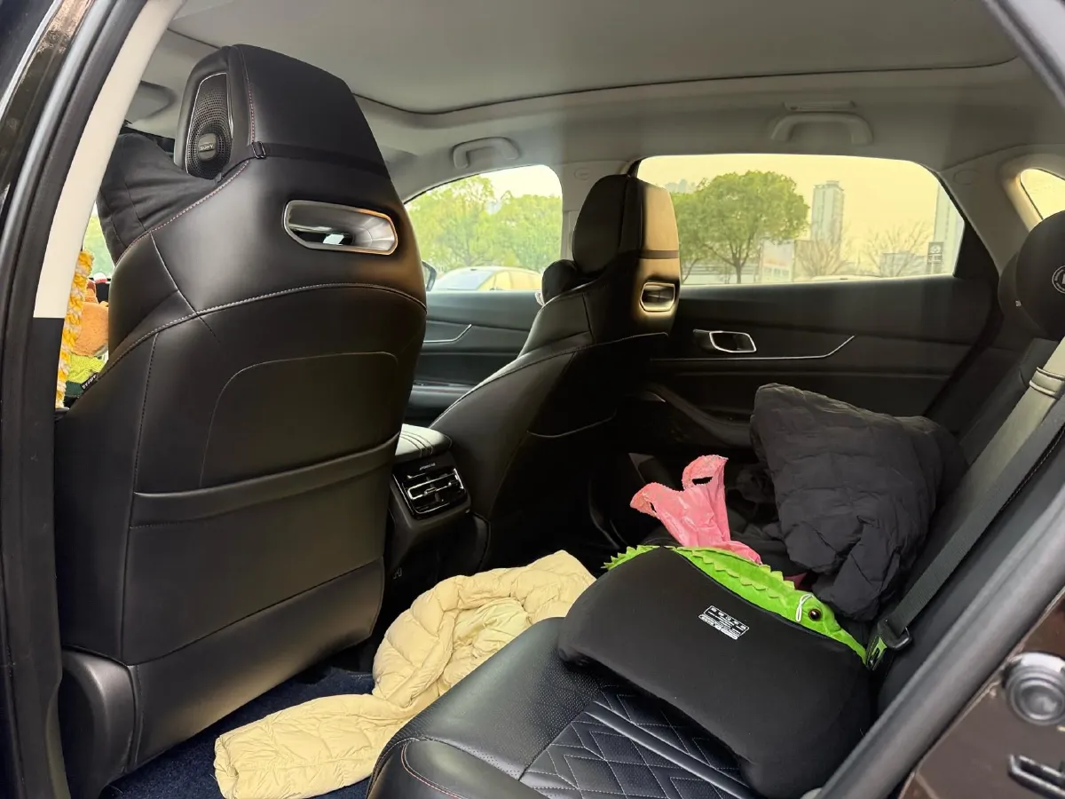 2021 ChangAn UNI-K 2.0T 233HP L4 8AT,autocango,china used car exporter,china ev exporter,chinese used car exporter,chinese used ev exporter