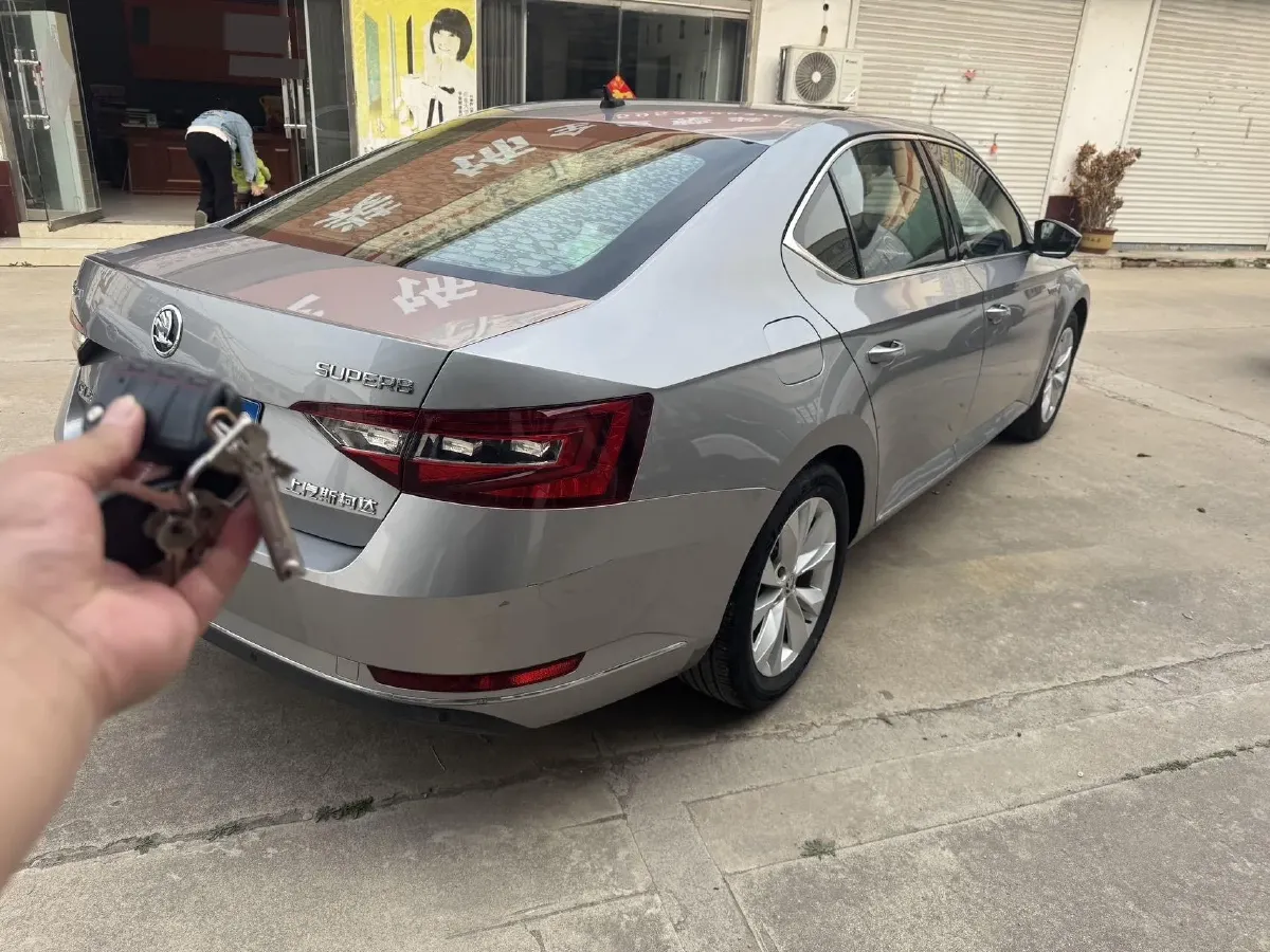 2018 Skoda Superb 1.8T 180HP L4 7DCT,autocango,china used car exporter,china ev exporter,chinese used car exporter,chinese used ev exporter