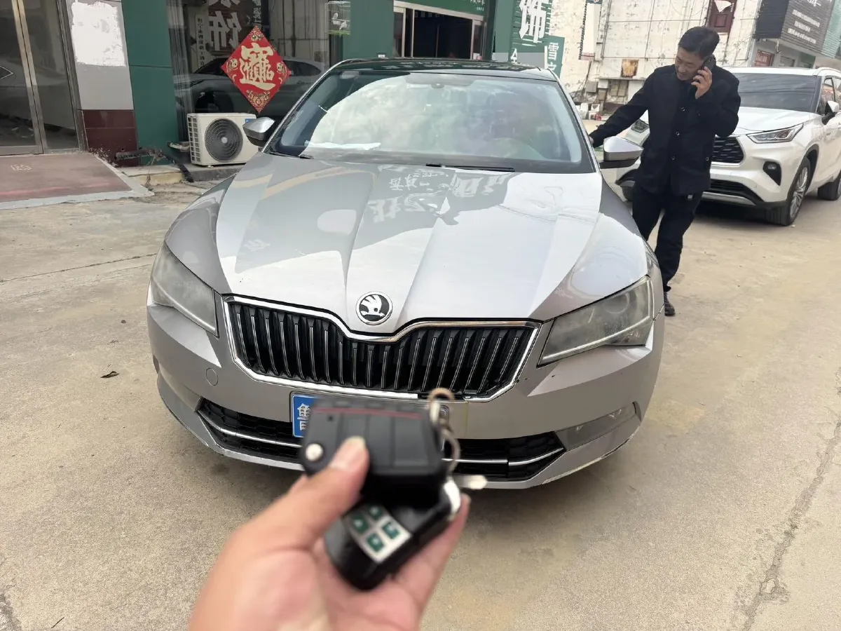 2018 Skoda Superb 1.8T 180HP L4 7DCT,autocango,china used car exporter,china ev exporter,chinese used car exporter,chinese used ev exporter