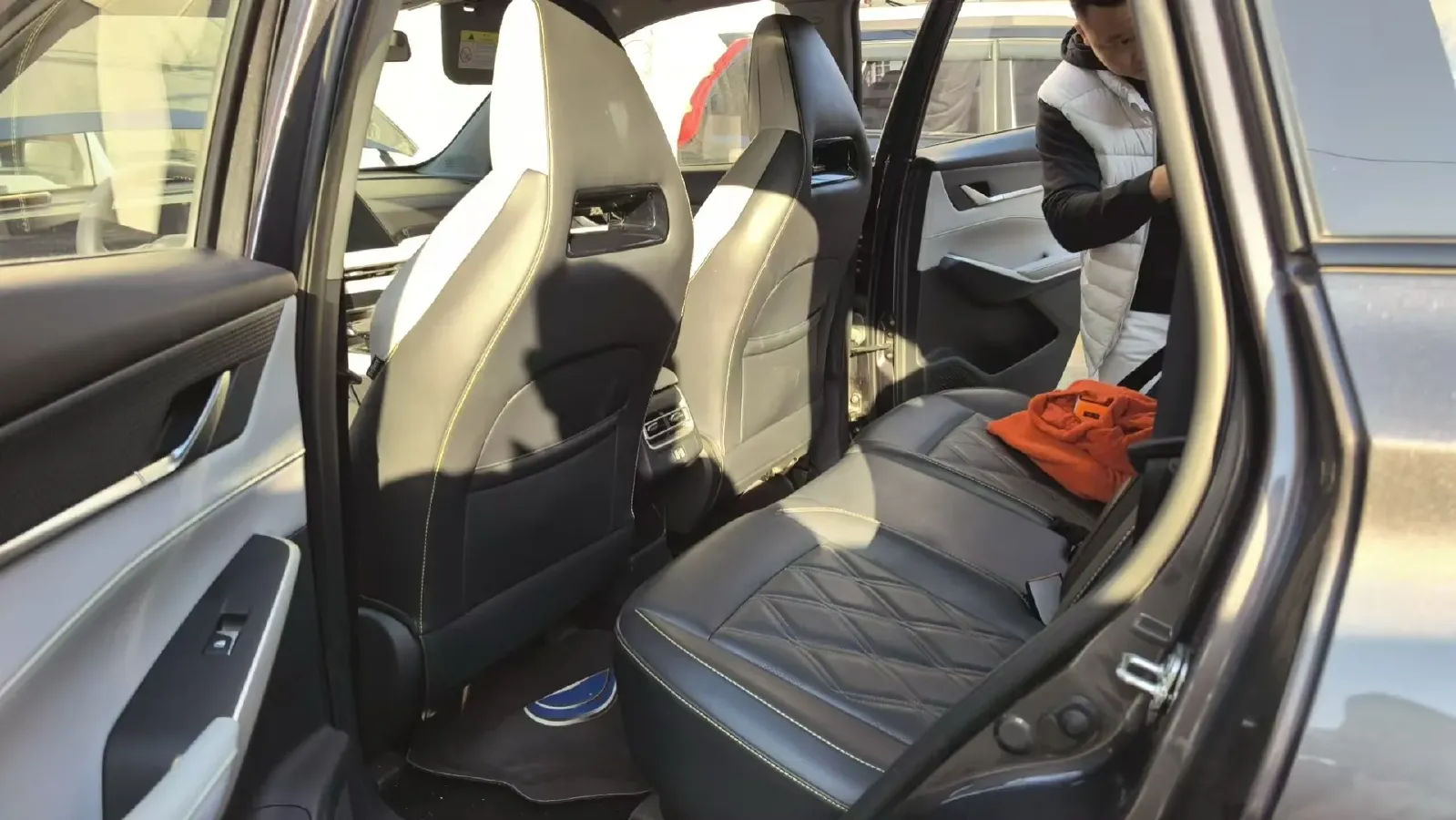 2023 ChangAn CS75 Plus 1.5T 188HP L4 8AT,autocango,china used car exporter,china ev exporter,chinese used car exporter,chinese used ev exporter