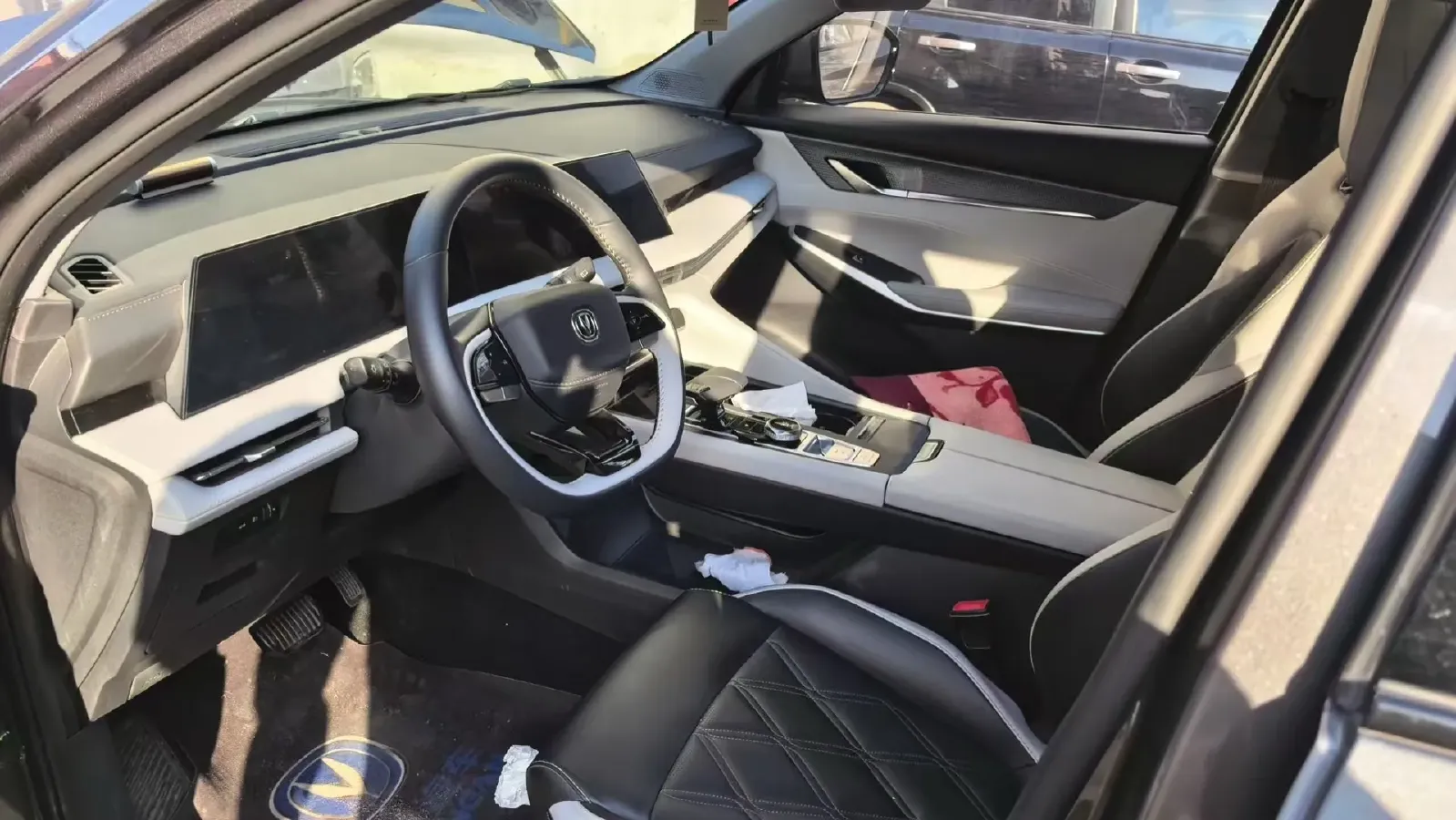 2023 ChangAn CS75 Plus 1.5T 188HP L4 8AT,autocango,china used car exporter,china ev exporter,chinese used car exporter,chinese used ev exporter