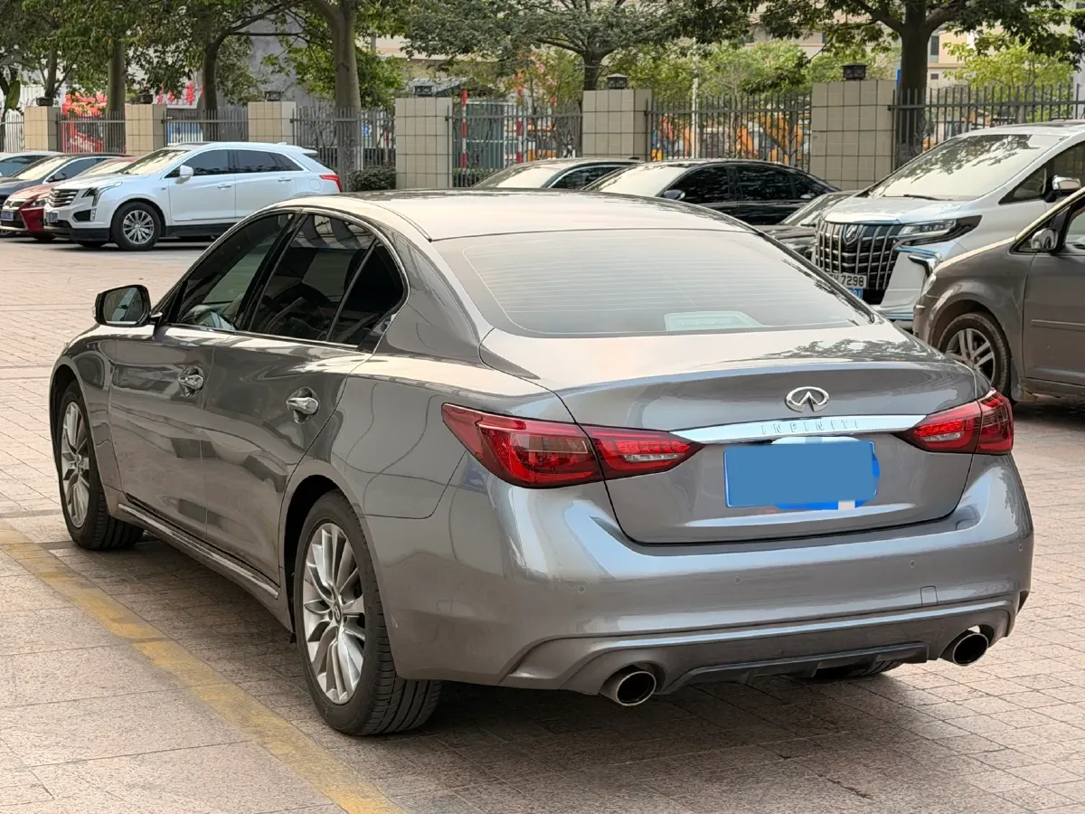 2018 Jeep Grand Commander 2.0T 265HP L4 9AT,autocango,china used car exporter,china ev exporter,chinese used car exporter,chinese used ev exporter