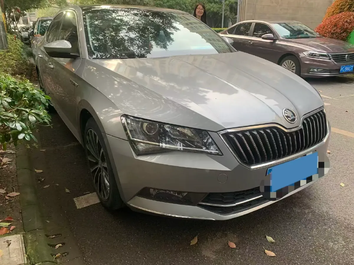 2018 Skoda Superb 1.8T 180HP L4 7DCT,autocango,china used car exporter,china ev exporter,chinese used car exporter,chinese used ev exporter