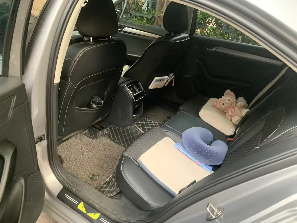 2018 Skoda Superb 1.8T 180HP L4 7DCT,autocango,china used car exporter,china ev exporter,chinese used car exporter,chinese used ev exporter