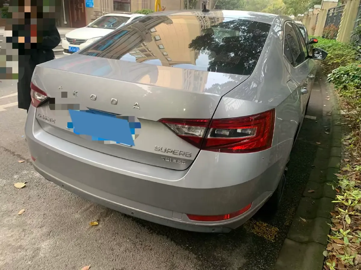 2018 Skoda Superb 1.8T 180HP L4 7DCT,autocango,china used car exporter,china ev exporter,chinese used car exporter,chinese used ev exporter