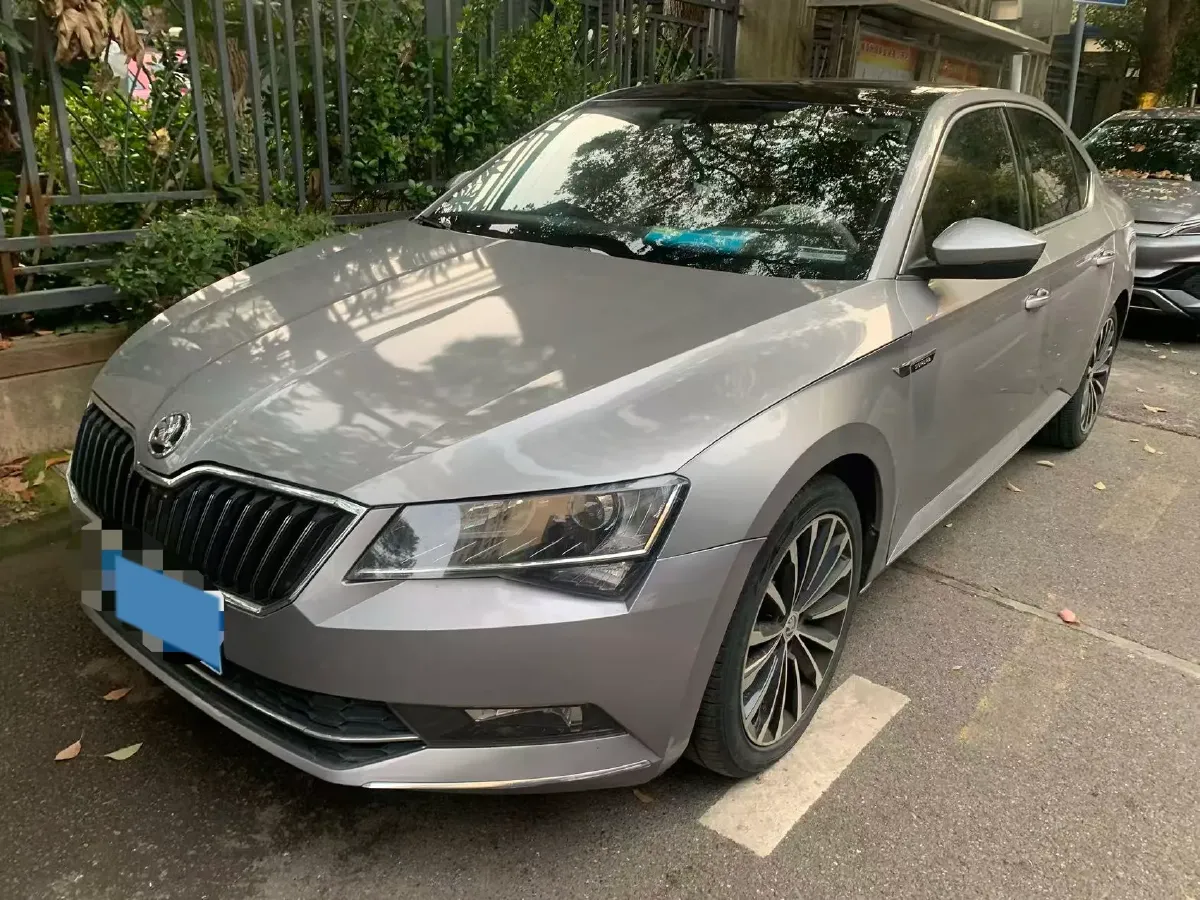 2018 Skoda Superb 1.8T 180HP L4 7DCT,autocango,china used car exporter,china ev exporter,chinese used car exporter,chinese used ev exporter