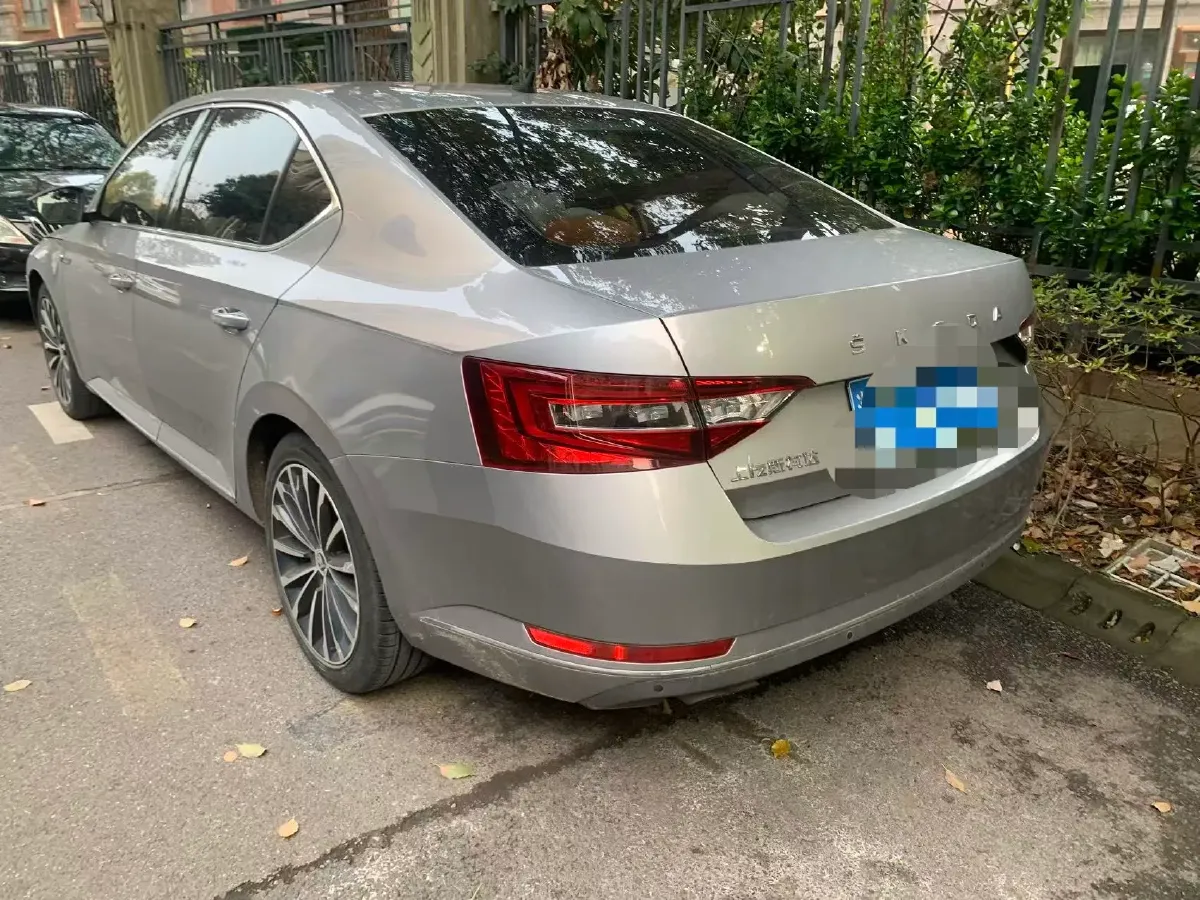 2018 Skoda Superb 1.8T 180HP L4 7DCT,autocango,china used car exporter,china ev exporter,chinese used car exporter,chinese used ev exporter
