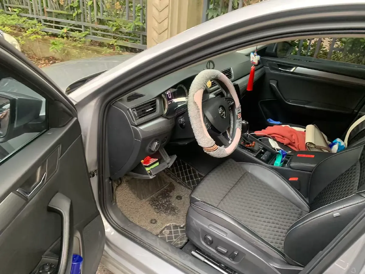 2018 Skoda Superb 1.8T 180HP L4 7DCT,autocango,china used car exporter,china ev exporter,chinese used car exporter,chinese used ev exporter