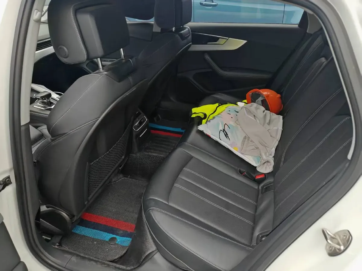 2023 Audi A4L 2.0T 190HP L4 7DCT,autocango,china used car exporter,china ev exporter,chinese used car exporter,chinese used ev exporter